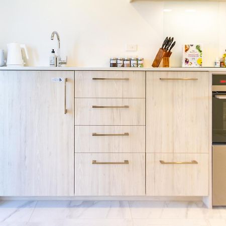 City Living: Upper Studio Haven On Wilmer 크라이스트처치 외부 사진