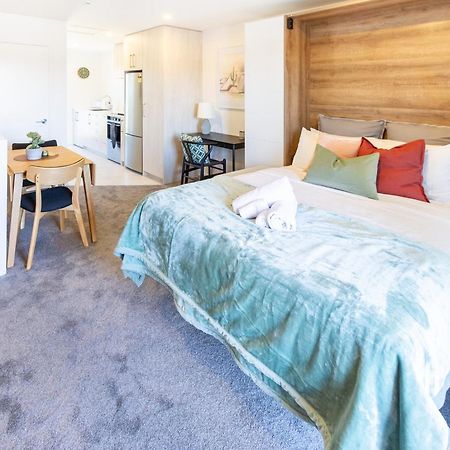 City Living: Upper Studio Haven On Wilmer 크라이스트처치 외부 사진