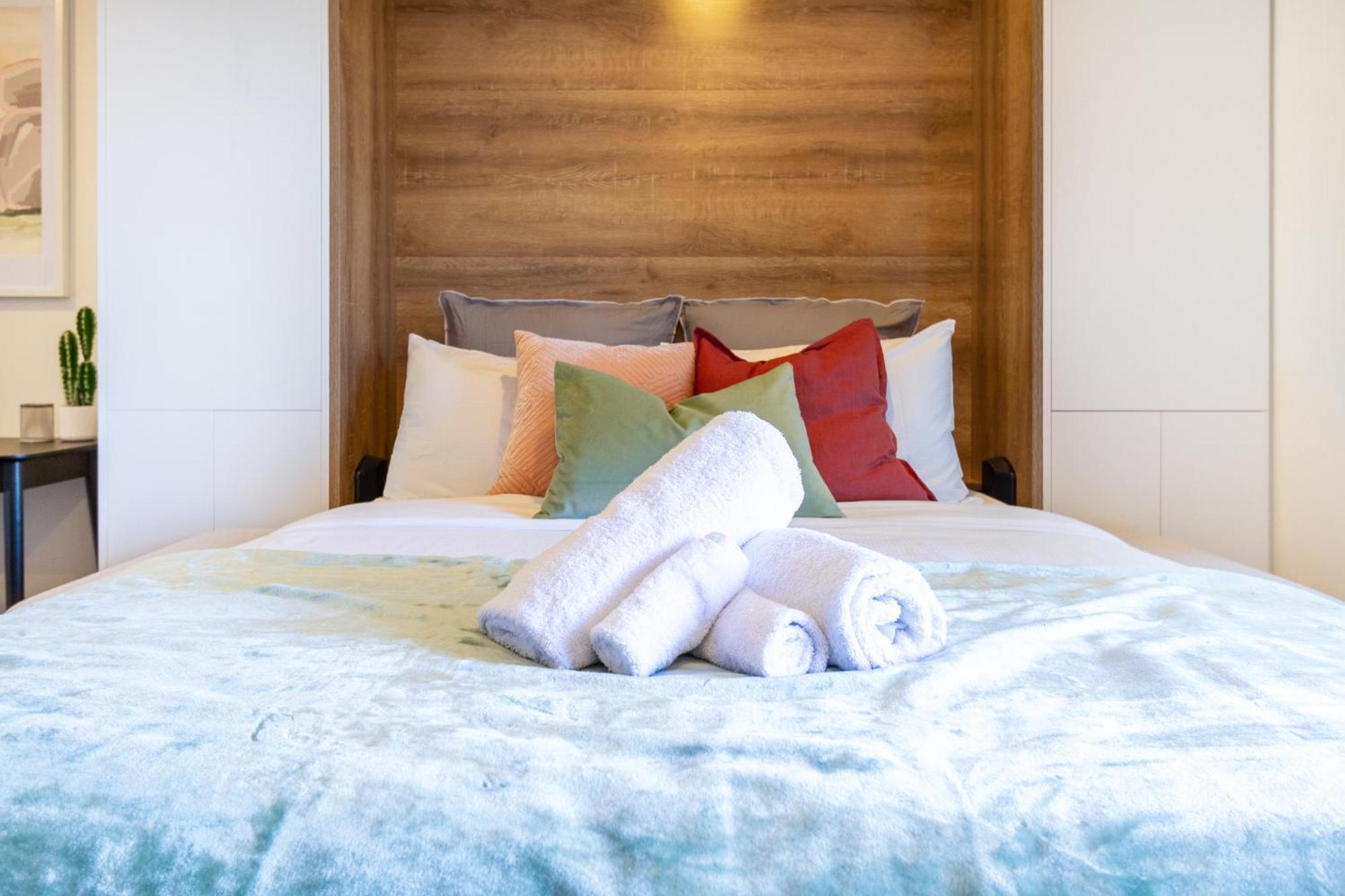 City Living: Upper Studio Haven On Wilmer 크라이스트처치 외부 사진